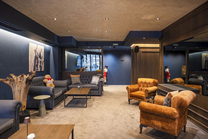 Hotel Lobby