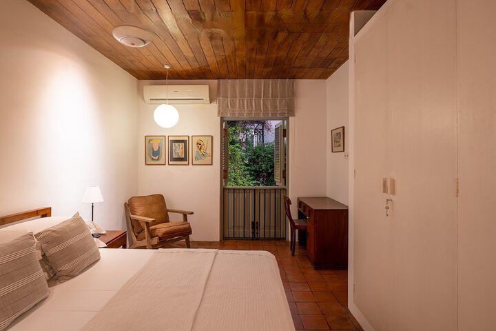 Room 6 of 44