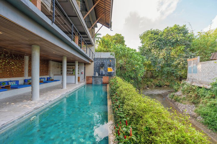 Pool Hotel