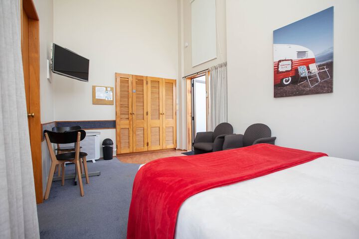 Room 28 of 163