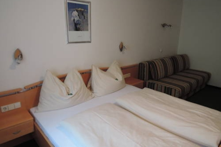 Room 4 of 19