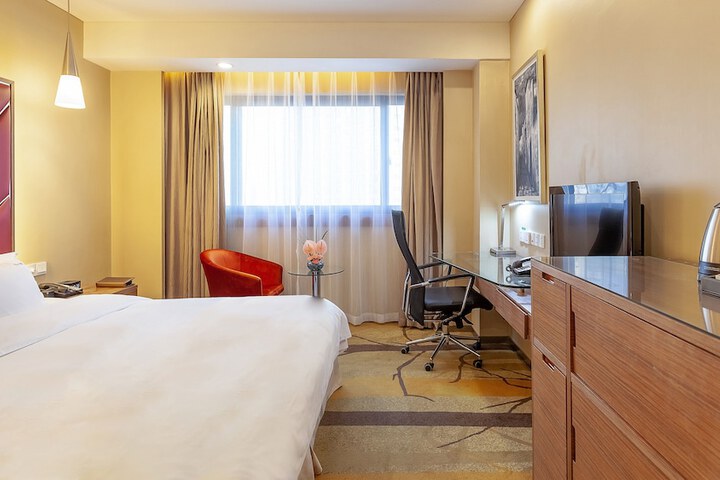 Room 33 of 127