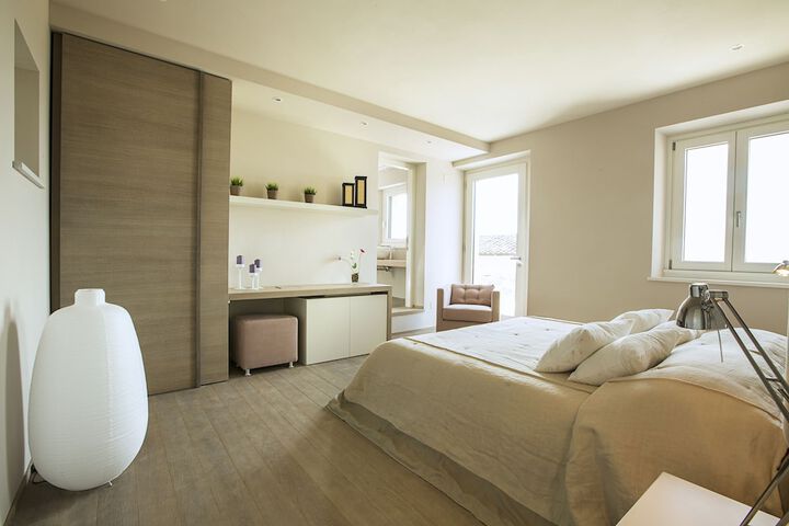 Room 14 of 76