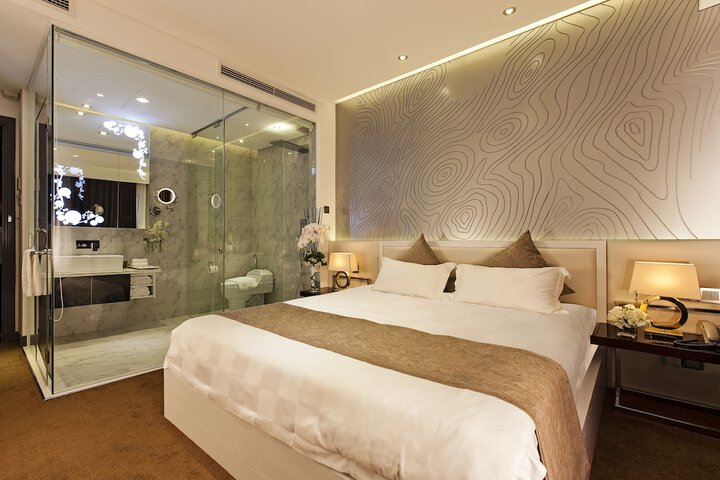 Room 9 of 68