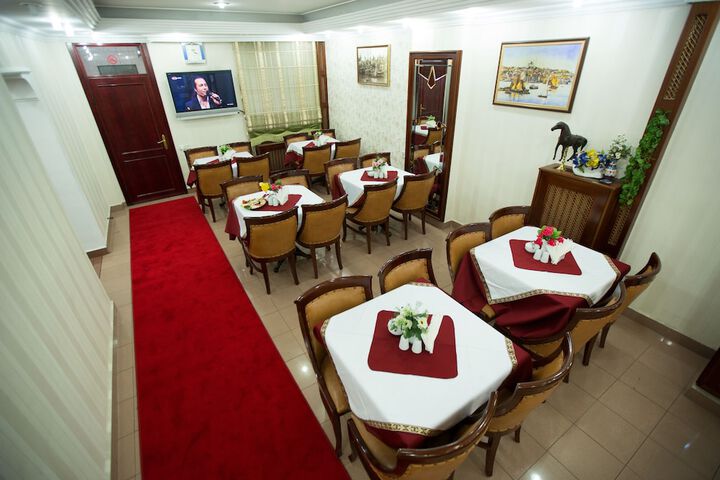 Dining 40 of 61