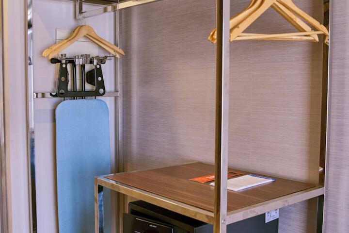 Room 20 of 102