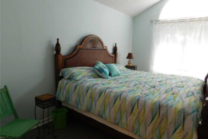 Room 11 of 36