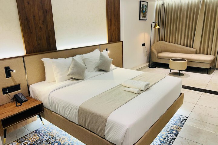 Room 13 of 24