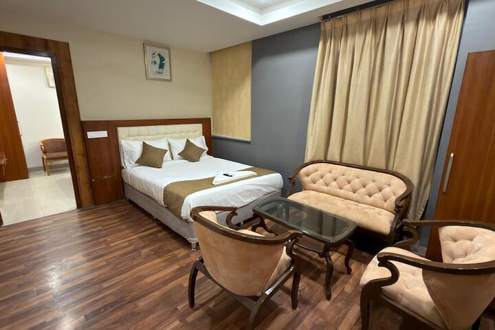 Room 13 of 21