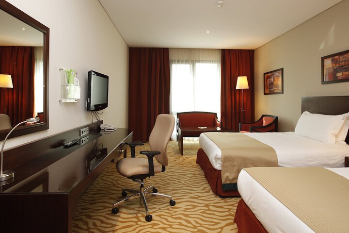 Room 32 of 93