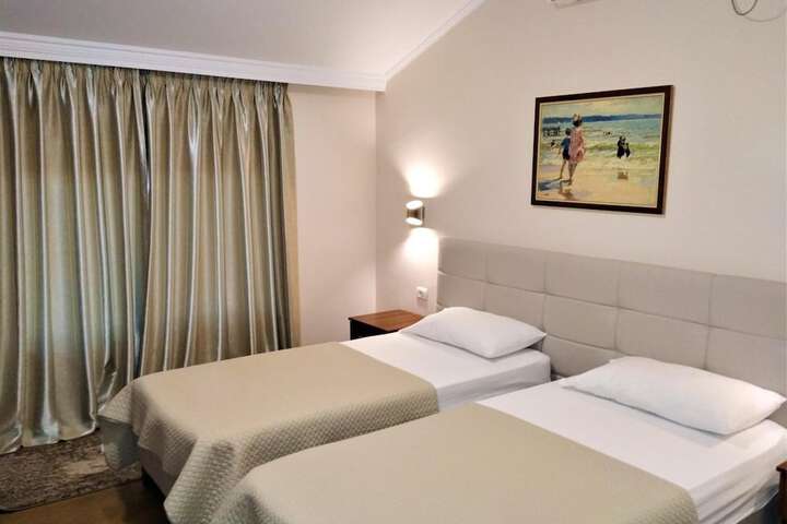 Room 12 of 38