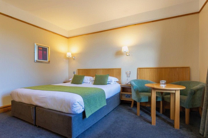 Room 9 of 35