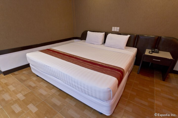 Room 8 of 68