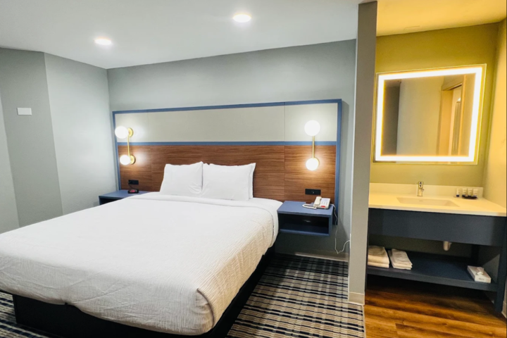 Room 14 of 37