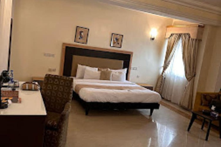 Room 9 of 21