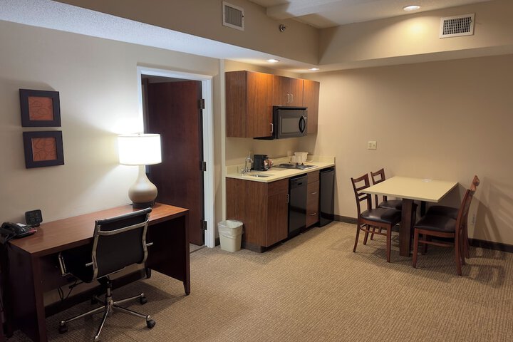 Room 40 of 77