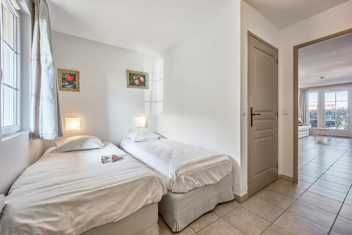 Room 10 of 68