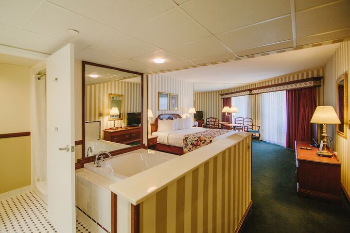 1 King Bed (3 of 11)
