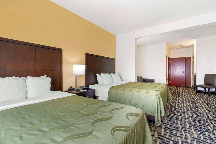 2 Queen Beds (3 of 14)