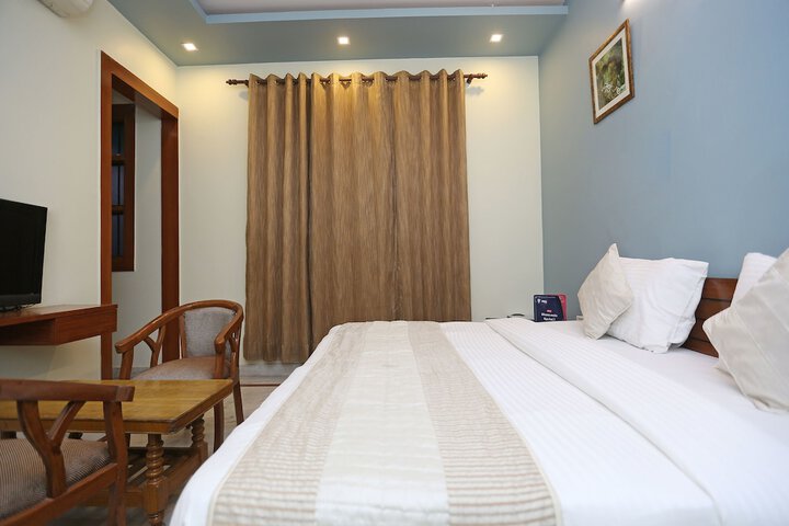 Room 13 of 20
