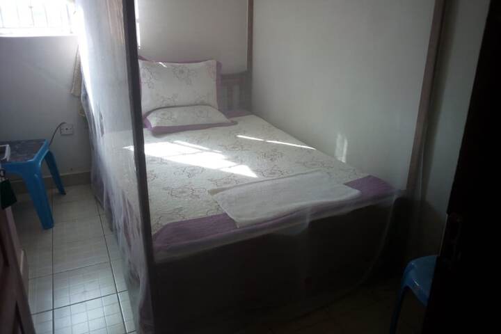 Room 9 of 18