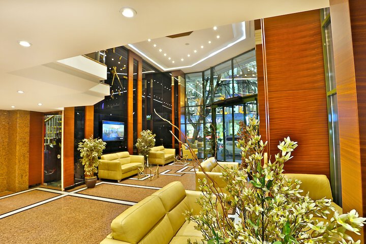 Entrance & Lobby