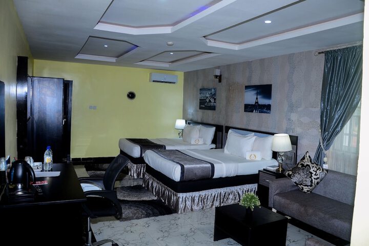 Room 6 of 43