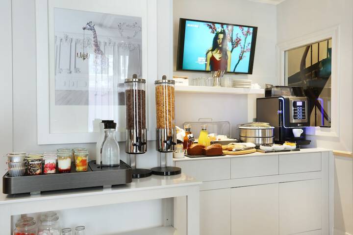 Breakfast area