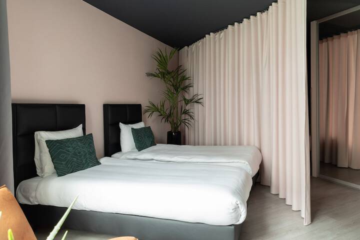Room 10 of 52
