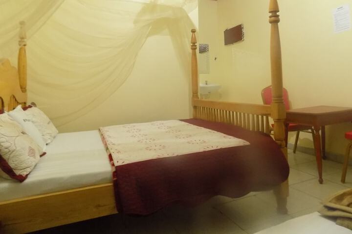 Room 12 of 37