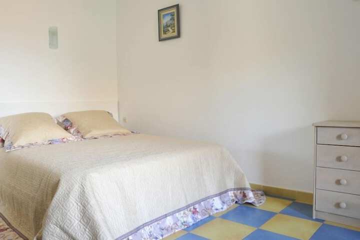 Room 9 of 18
