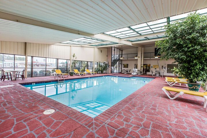 Hotel Pool