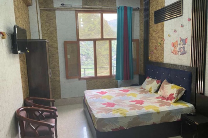 Room 2 of 38