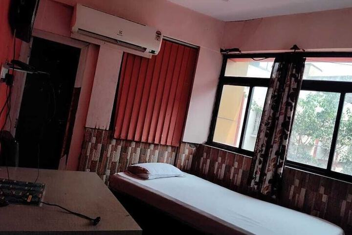 Room 4 of 30