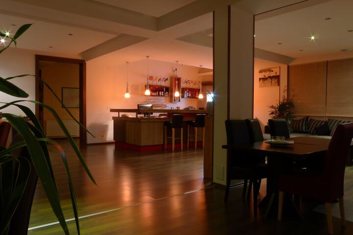 Lounge 17 of 22