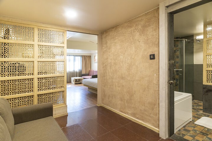 Room 22 of 64