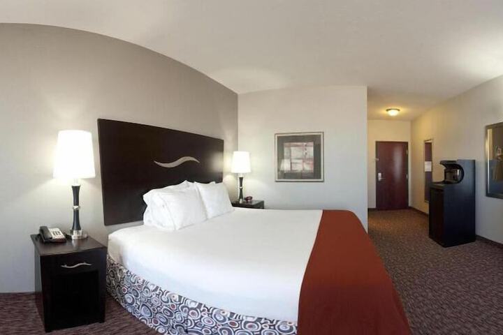 Room 8 of 28