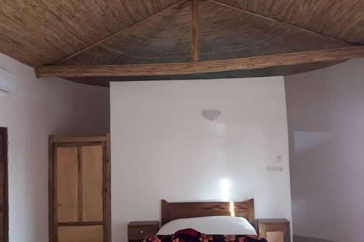 Room 14 of 90