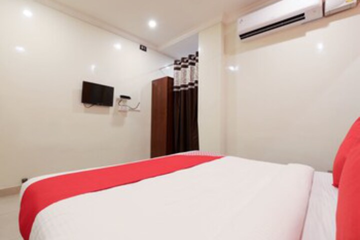 Room 10 of 20