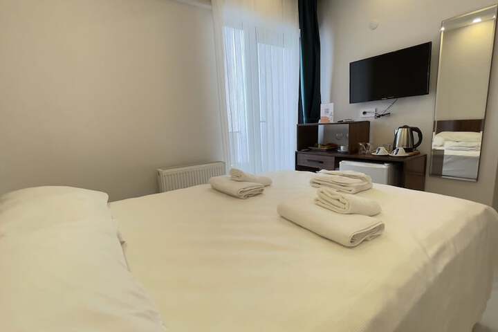 Room 11 of 26