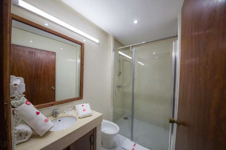 Room 35 of 53