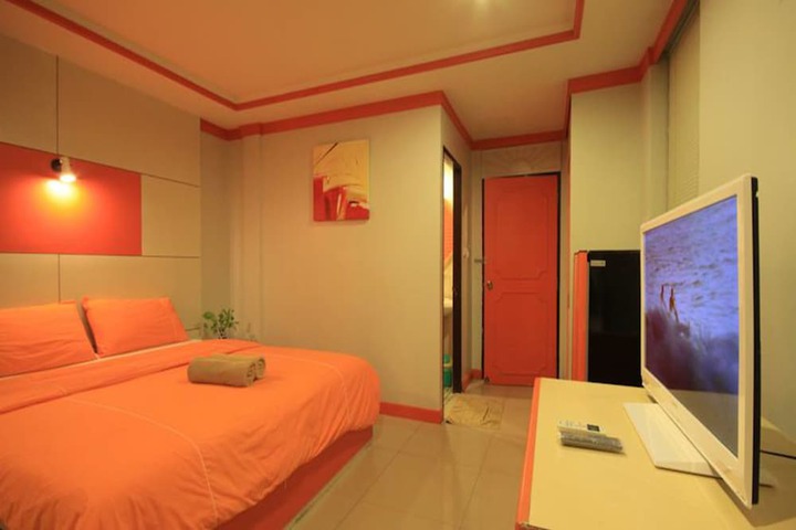 Room 13 of 18