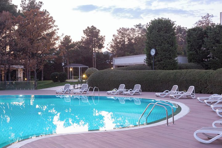 Pool 50 of 140