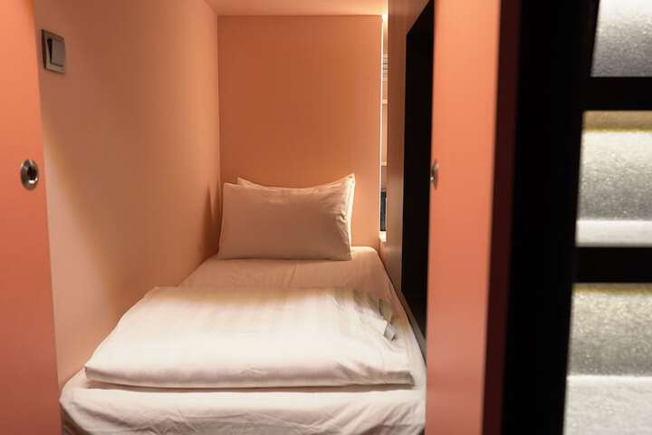 Room 8 of 13