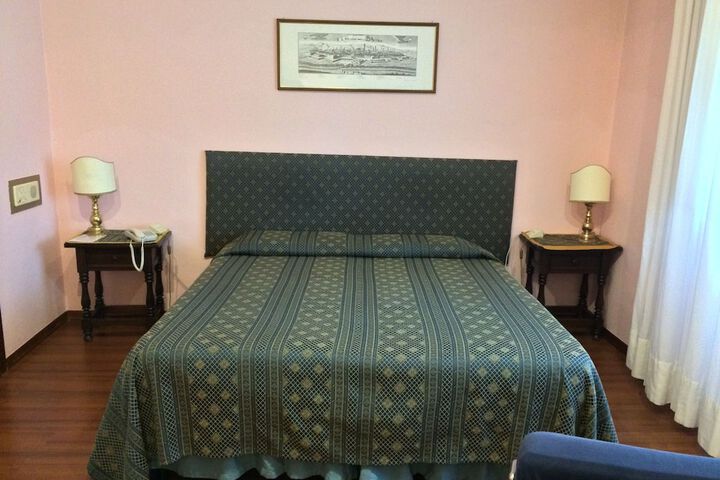 Room 42 of 85