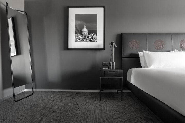 Room 9 of 318