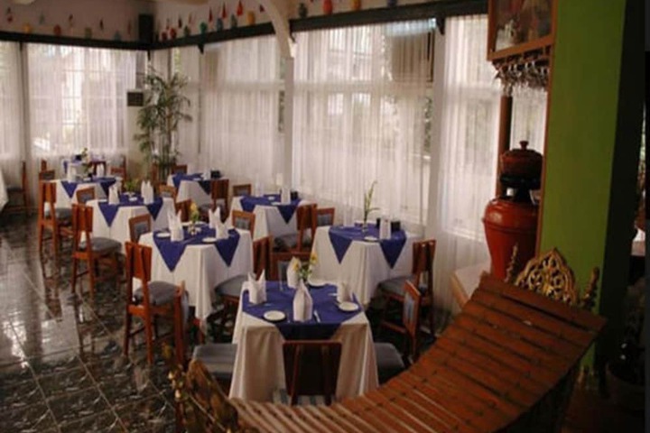 Dining 11 of 16