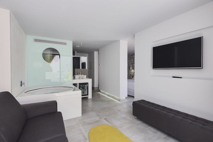 Room 3 of 62