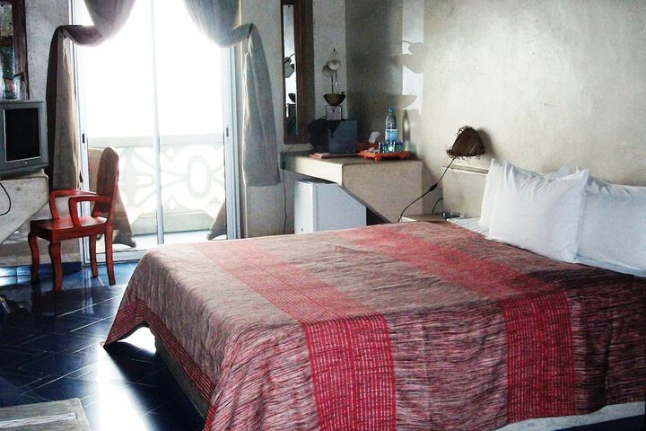 Room 4 of 17