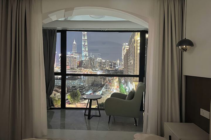 Room 2 of 16